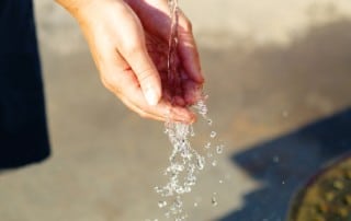 hand-water-flowing